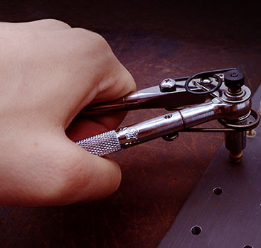 Hi-Lok Tight-Squeeze Ratchets